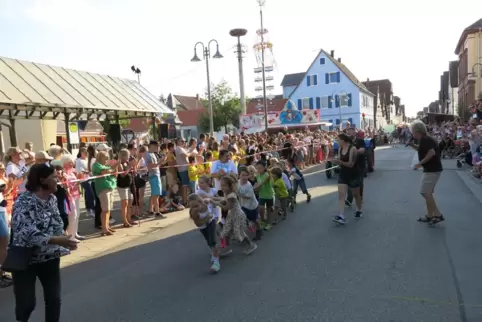 Einer der Höhepunkte der Kerwe: das Traktorziehen.