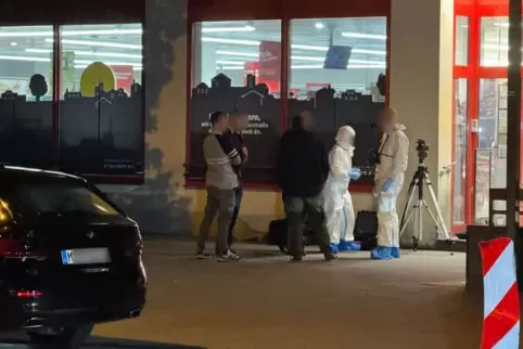 Polizei erschießt Frau bei Messerangriff in Supermarkt