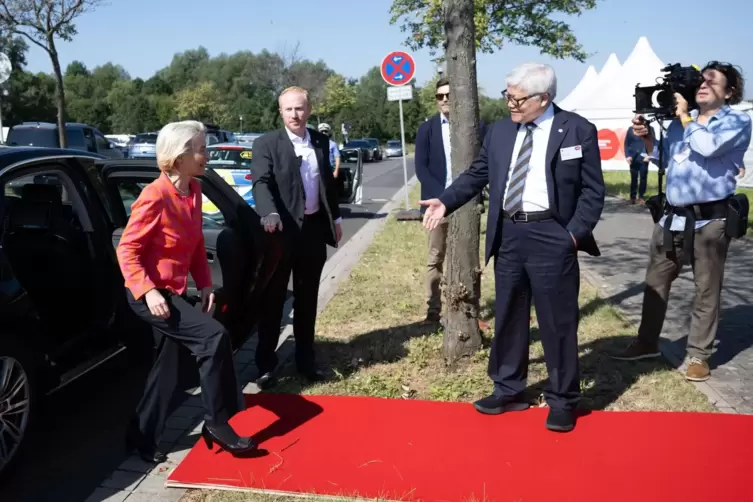 Spatenstich Chipwerk ESMC in Dresden