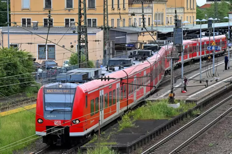 Gefährdet durch eine höhere Schienen-Maut wäre auch der Betrieb der S-Bahn Rhein-Neckar.