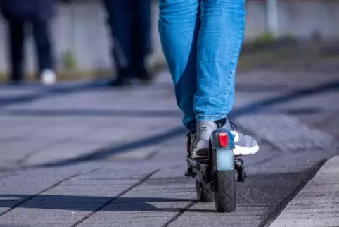 Auch für E-Scooter-Fahrer gelten Promillegrenzen. 