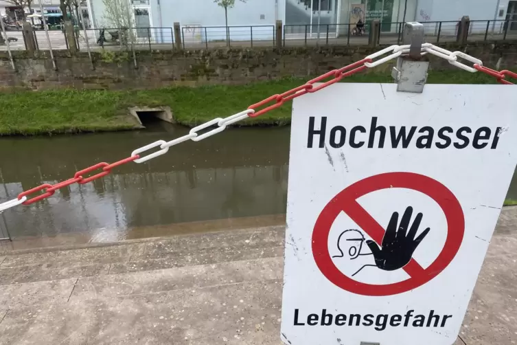 Hochwasser am Schwarzbach. 