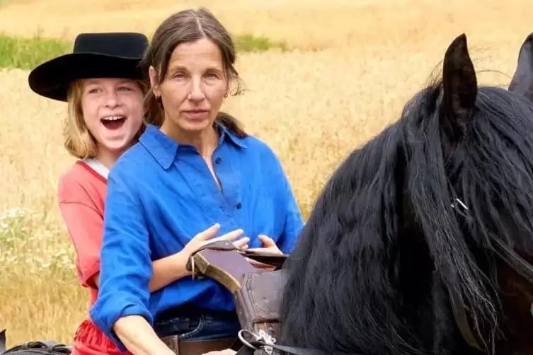 Hatte großen Spaß beim Dreh von „Familie is nich“: Meret Becker, hier mit Luise Landau.