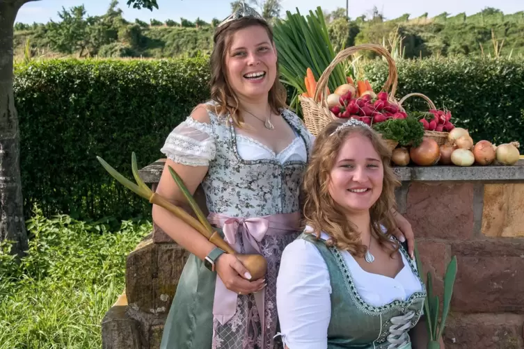 Die aktuellen Zwiebelhoheiten: Königin Nathalie I. (links) und Prinzessin Lea I. 