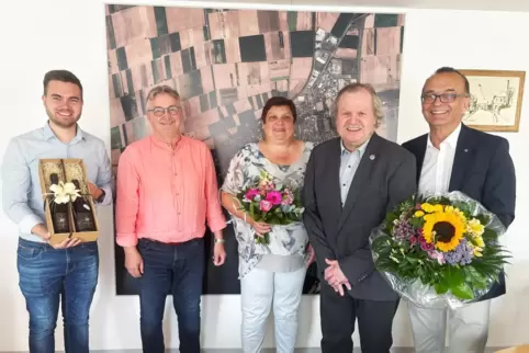 Verleihung der Landesehrennadel (v.li.): Felix Werling, Reiner Hör, Ingrid Harder, Edi Harder und Fritz Brechtel.