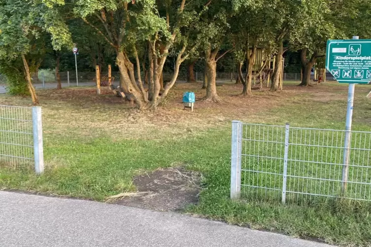 Rund 1500 Euro kostet es, das Tor am Spielplatz Am Badeplatz zu ersetzen.