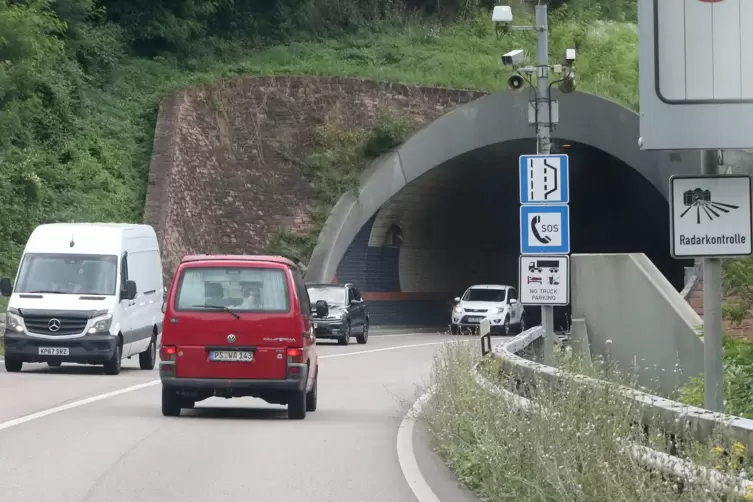 Nach einem Kabelschaden gab es einen Stromausfall im Barbarossatunnel. 