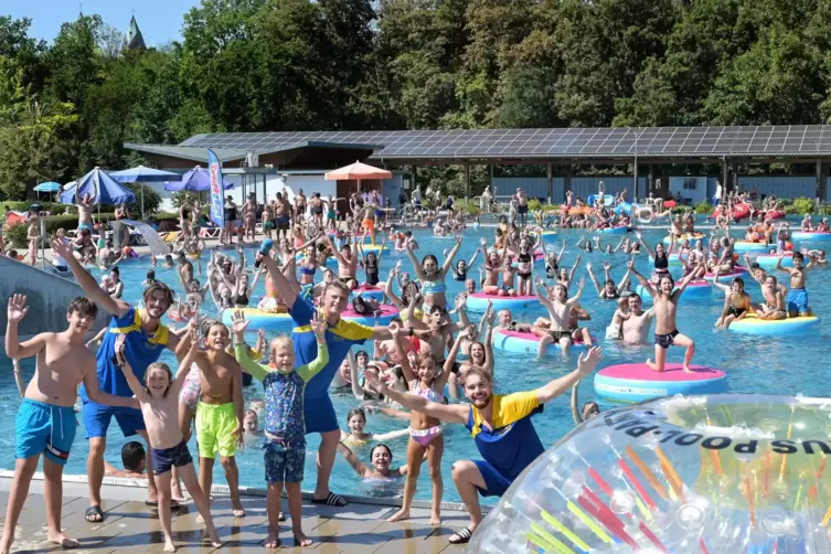 Im Bademaxx hoffen die Verantwortlichen auf ein gut besuchtes letztes Ferienwochenende. Zwei Aktionen sollen Gäste locken.