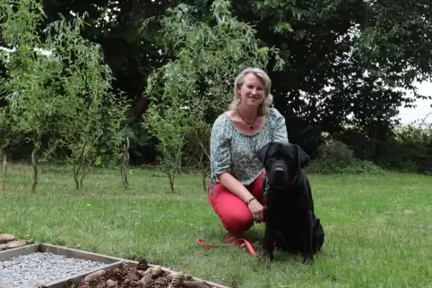 Den Schulgarten möchte Melanie Dohn, die kommissarische Leiterin der Grundschule Wattenheim, intensiver nutzen. Auch ihren Hund 