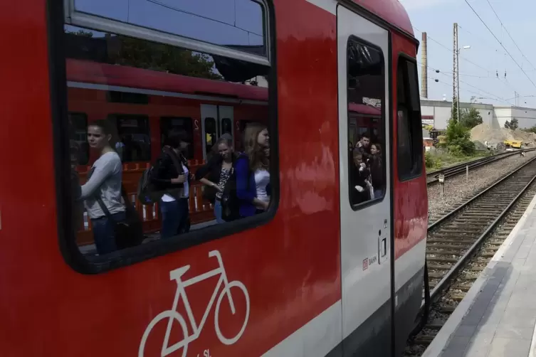 Am Freitag ist das Zugangebot Richtung Grünstadt ausgedünnt. 