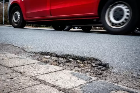 Keine Kfz-Steuern mehr zahlen, weil so viele Straßen kaputt sind?