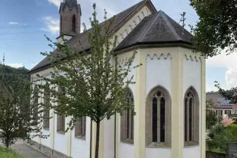 Rückansicht des 1851 eingeweihten Kirchenbaus mit Blick auf den Chor.