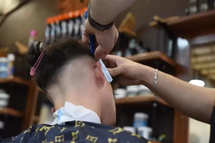 Barbershops: Laut Experten haben sich Menschen in einigen davon mit einem Hautpilz angesteckt. Dem für Speyer zuständigen Gesund