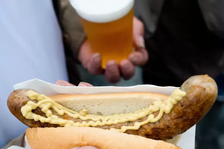 Bratwurst und Bier sind zwar weiterhin sehr beliebt in Stadien, aber längst nicht mehr das einzige Angebot. 