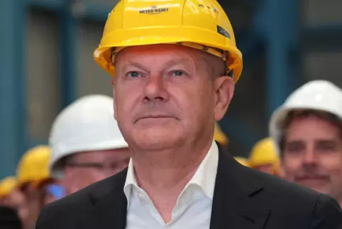 Bundeskanzler Scholz besucht Meyer Werft