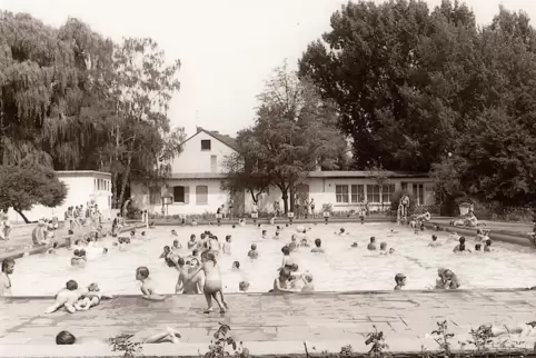 Badespaß und ein Becken voller Menschen gehören in Lambsheim in Bezug auf das Freibad längst der Vergangenheit an. 