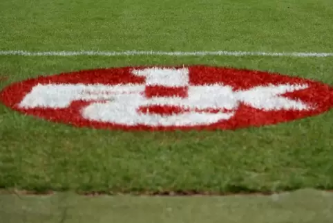 Roter Grund, weiße Schrift – das Logo des FCK. So soll es auch auf jedem Trikot sein, fordern nicht wenige Fans. 