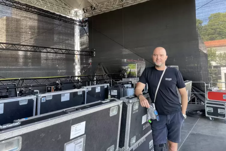 Timo Holstein auf der Bühne der Arena. Am Samstagabend nehmen diesen Platz Michael Schulte und Nico Santos ein. 