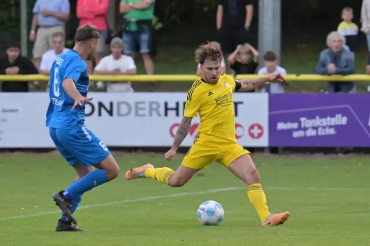 Capitano: Marvin Sprengling (rechts) ist der Vorangeher beim FV Dudenhofen.