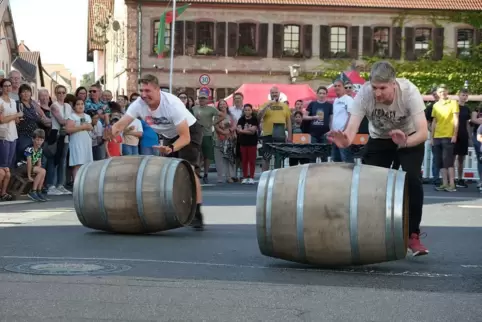 Kerwe-Vergnügen: das Gönnheimer Fass-Rollen. 