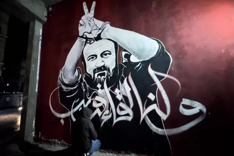 Marwan Barghuti – hier ein Graffiti von ihm – ist seit 2004 in israelischer Haft. Sein Name steht auf der Liste der Palästinense