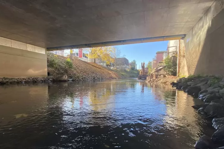 An der Baustelle im Schwarzbach wird seit zweieinhalb Jahren nicht mehr gearbeitet. 