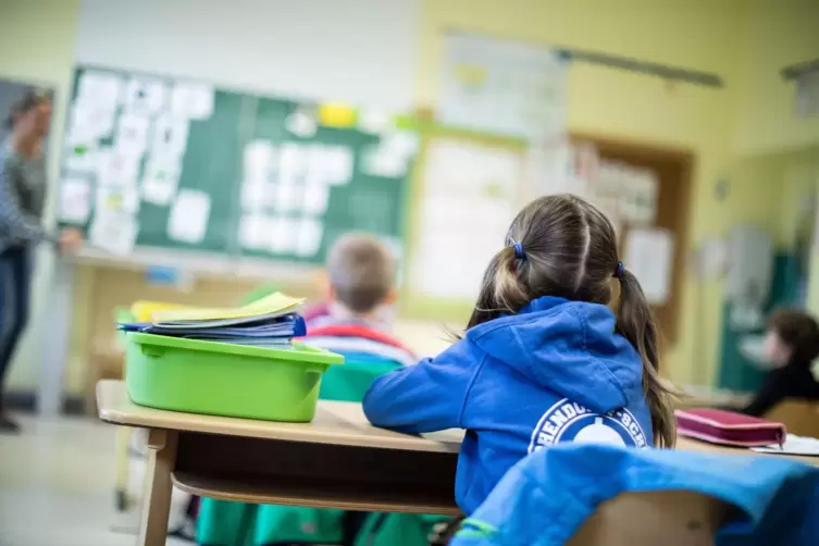 Über zehn Jahre werden die Schulen in schwierigem sozialen Umfeld mit dem Startchancenprogramm gefördert, In Rheinland-Pfalz sin