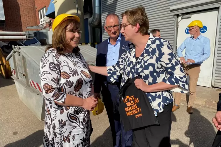 OB Steinruck und Bauministerin Geywitz (rechts). Im Hintergrund TWL-Vorstand Mösl.