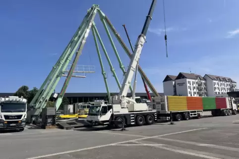 Langsam, aber stetig wächst das Riesenrad „Jupiter“. 