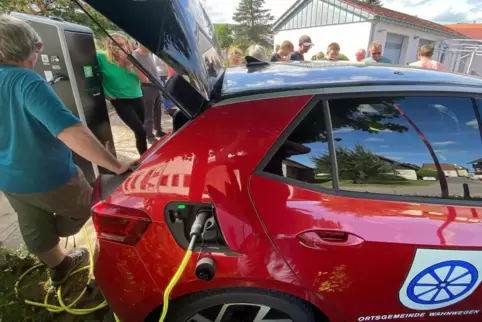 Nagelneu: das E-Auto, das seit Freitagnachmittag in Wahnwegen von jedermann ausgeliehen werden kann. 