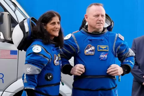 Nasa-Astronauten Suni Williams (l) und Barry Wilmore