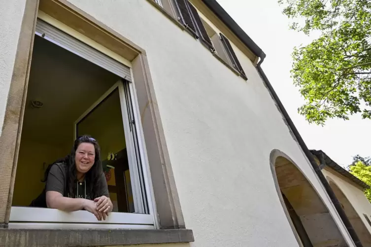 Rektorin Tanja Eberle zu Ferienbeginn, als in der Zwergschule das große Aufräumen im Gange war.