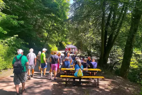 Beliebt war die Rastmöglichkeit beim Reifenberger Waschbrunnen.