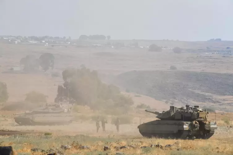 Ein israelischer Panzer an der Grenze zu Libanon. 