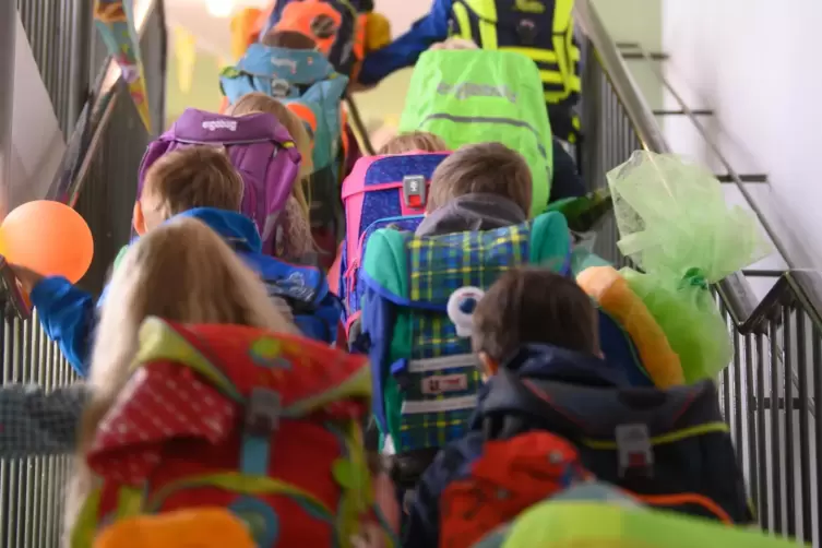 Es geht wieder los: Am Montag kehren die Kinder in die Schulen zurück.