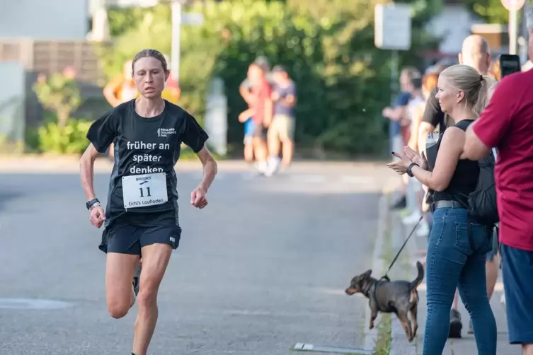 Elena Burkard nach drei Kilometern. 