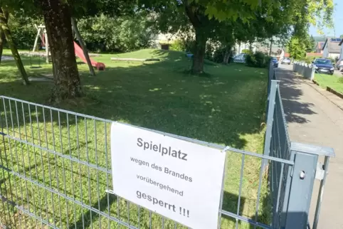 Seit dem Brand ist der Spielplatz in der Lessingstraße gesperrt.