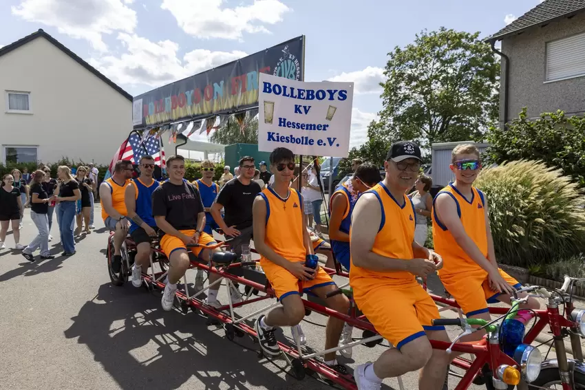 Die Bolleboys waren bei den Kerwespielen und beim Umzug dabei.