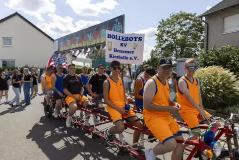 Die Bolleboys waren bei den Kerwespielen und beim Umzug dabei.