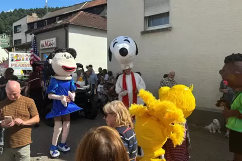 Auch Lucy und Snoopy waren beim Umzug in Hohenecken zu bewundern. 