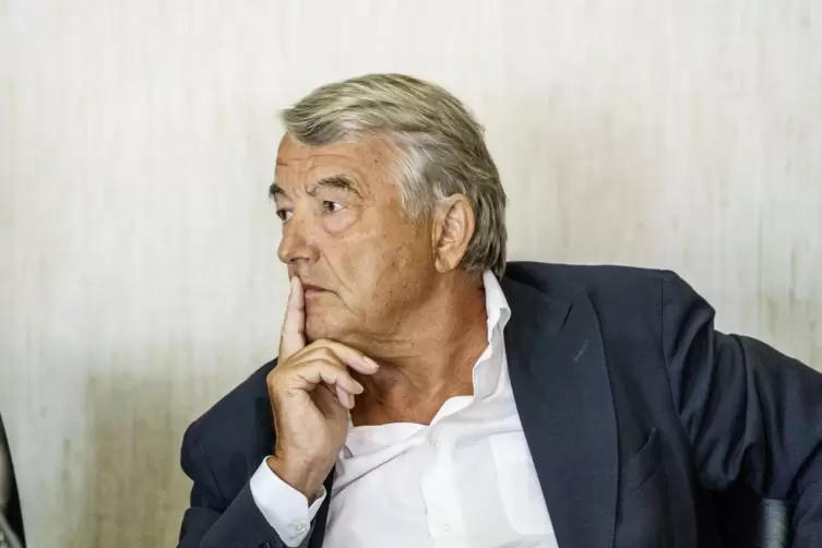 Ex-DFB-Präsident Wolfgang Niersbach muss sich nicht länger vor Gericht verantworten, wenn er 25.000 Euro Geldbuße bezahlt. 