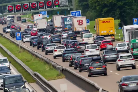 Urlaubsrückreiseverkehr auf Autobahn