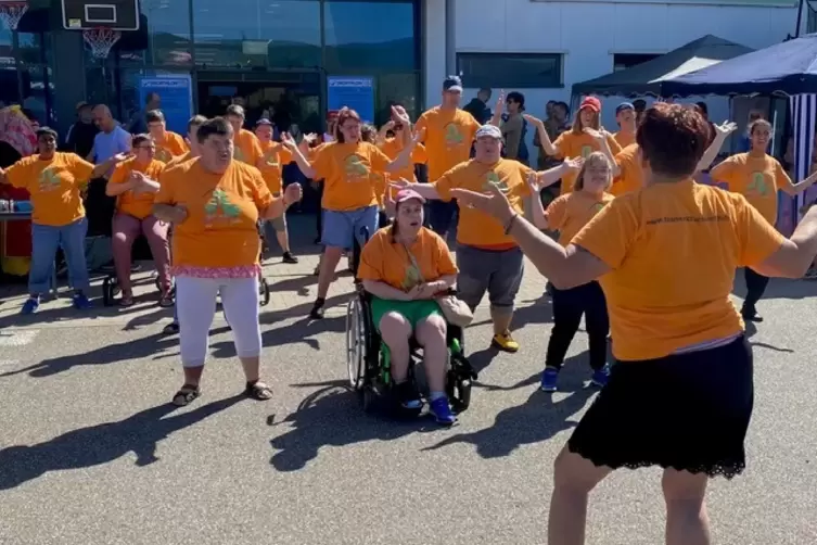 Für Stimmung sorgte bei der Veranstaltung unter dem Motto „Sport für Alle“ die Tanzgruppe der Tausendfüßler. 