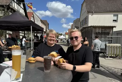 Eng mit der Böhler Kerwe verwoben: Annette und und Sohn Jannik Melzer. 