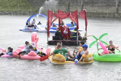 Spaßregatta: Alles, was schwimmt, ist bei der Veranstaltung vertreten. 