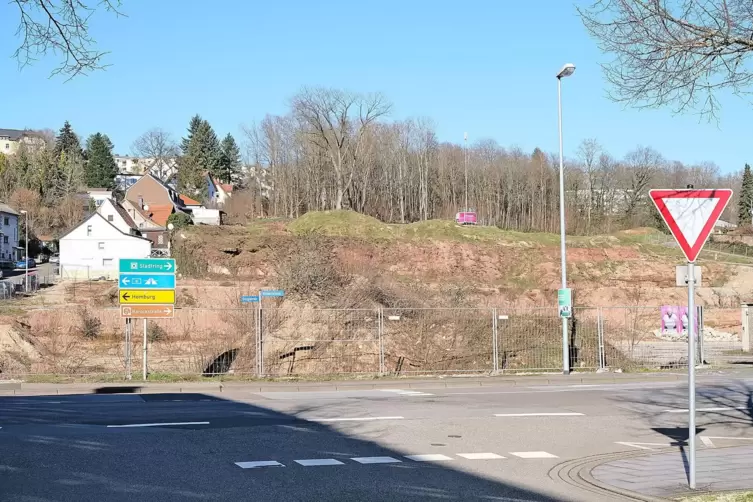 Wird auf dem Gelände der ehemaligen Parkbrauerei heimlich Räuber und Gendarm gespielt? Und ist der Zweibrücker OB mit dabei? Die