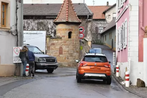 Durch die Hauptstraße rollt wieder der Verkehr.