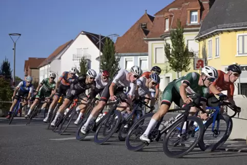 Rad an Rad: die Spitzengruppe beim Rennen der Elite Amateure. 