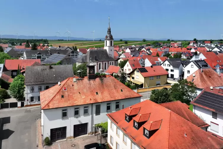 Blickfang: das Feuerwehrgerätehaus in Mechtersheim.