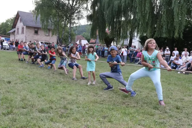 Bei der Altleininger Kerwe gibt es seit einigen Jahren kein Tauziehen mehr, in Kleinkarlbach feiert es dieses Jahr seine Rückkeh